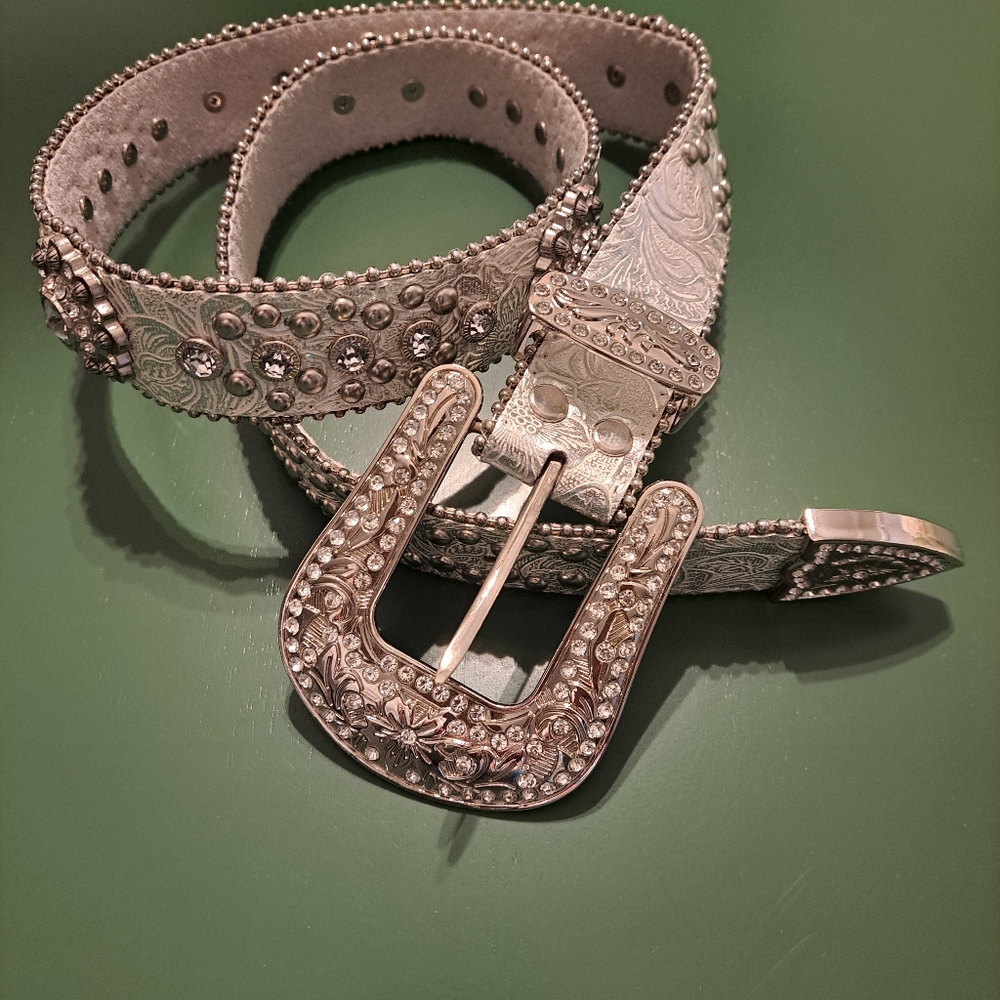 Blazin Roxx Floral Design Concho & Rhinestone Metallic Silver Belt.